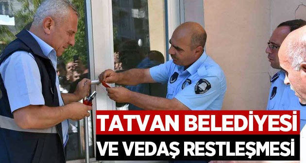 Tatvan'da VEDAŞ belediyenin elektriğini kesti belediye şirketin binasını mühürledi
