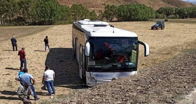 Tatvan'da yolcu otobüsü devrildi 6 yolcu yaralandı