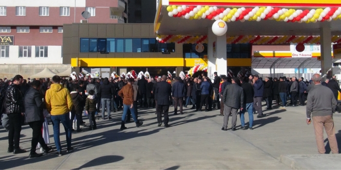 Tatvan’daki Akaryakıt İstasyonu Açılışına Yoğun Katılım