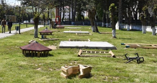 Tatvan’daki parklar yenileniyor