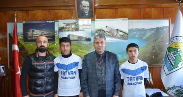 Tatvan'dan iki sporcu Bursaspor'un alt yapısına transfer oldu