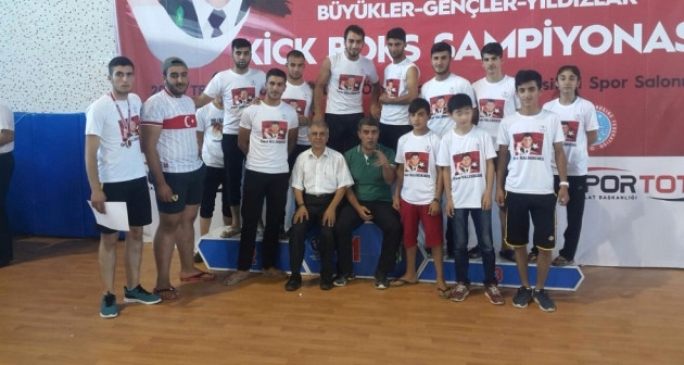 Tatvanlı Gençler Kick Boks Türkiye Şampiyonasında Türkiye üçüncüsü oldu