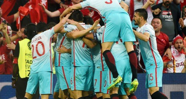 Türkiye Çek Cumhuriyetini iki golle geçti