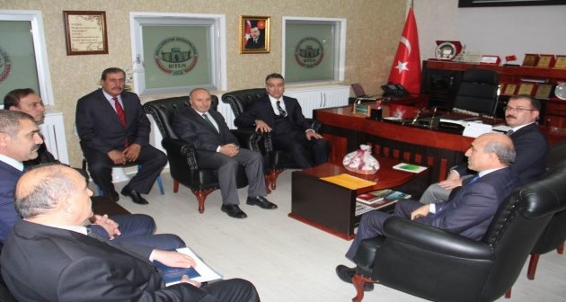Vali Çağatay Bitlis İl Milli Eğitim Müdürlüğü'nü ziyaret etti