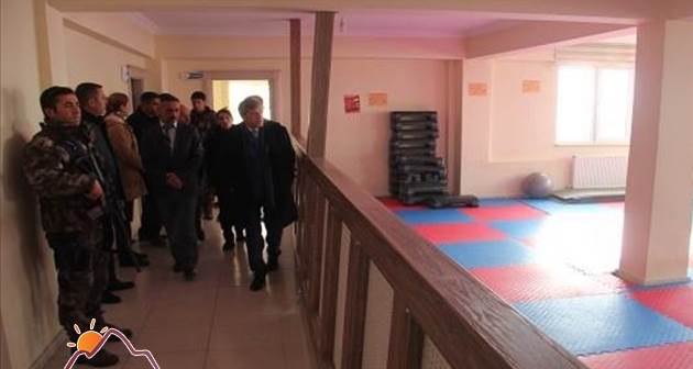 Vali Çınar belediyeye ait sosyal hizmet binalarını inceledi