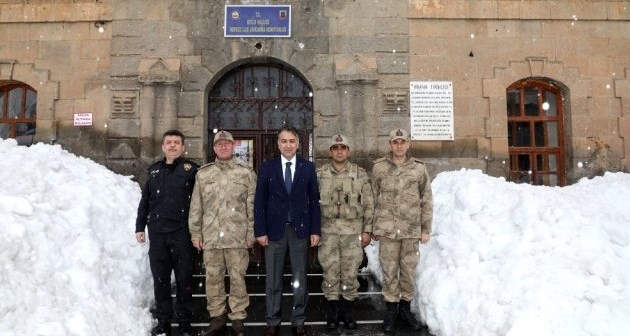 Vali Oktay Çağatay, Jandarma Komutanlığını ziyaret etti