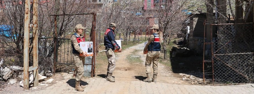 Bitlis'te jandarmadan şehitler anısına ramazan yardımı