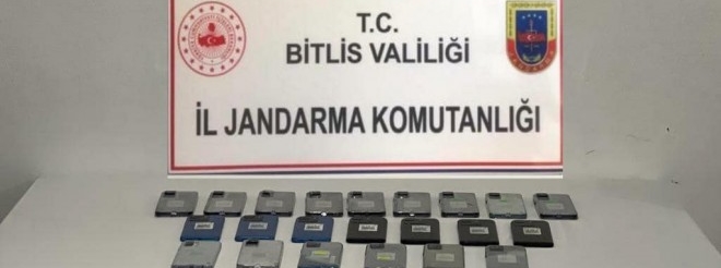 Bitlis’te Otomobilde 22 Kaçak Cep Telefonu Ele Geçirildi