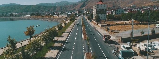 Tatvan’da yol asfalt çalışmaları devam ediyor