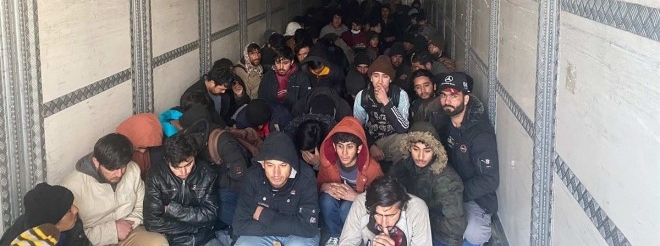 Tır Dorsesi içerisinde 129 düzensiz göçmen yakalandı