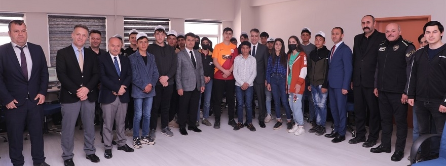 Vali Çağatay, Tatvan ve Güroymak'ta Okul Ziyaretinde Bulundu